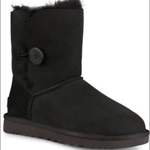 Never Worn Bailey Button Uggs